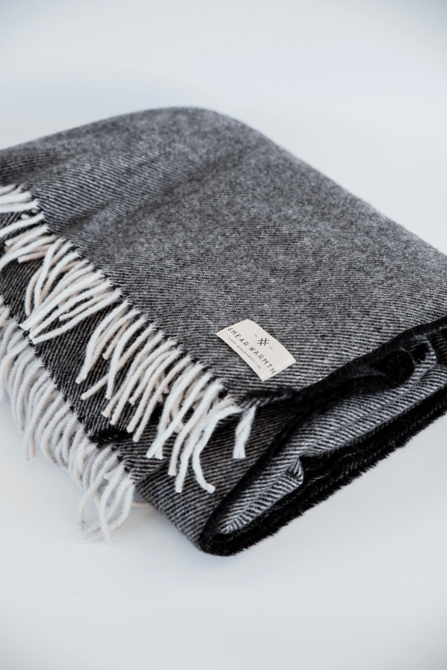 Ehara Te Katoa He Pango Me Mā - Throw